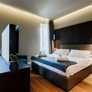 Ama 18 - The House Of Travelers- Como