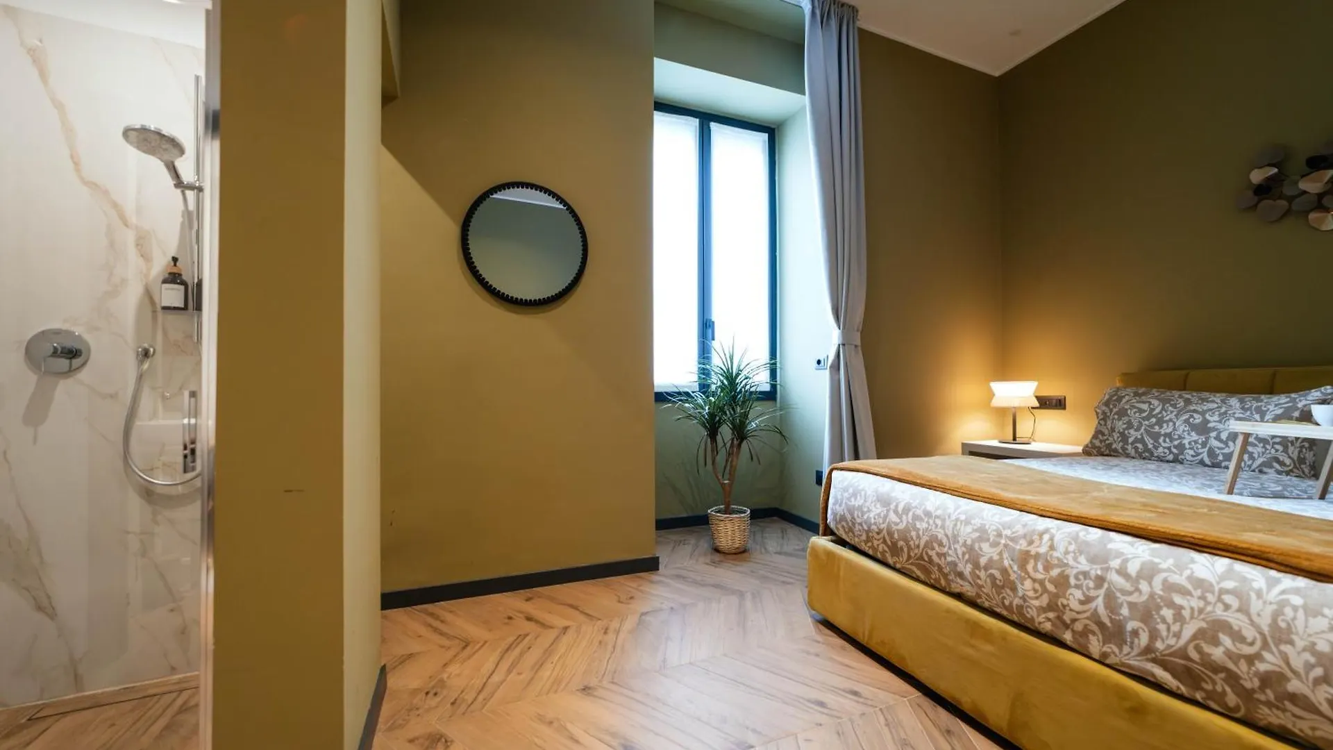 Scarlet'S Suite Como Lake 0*,
